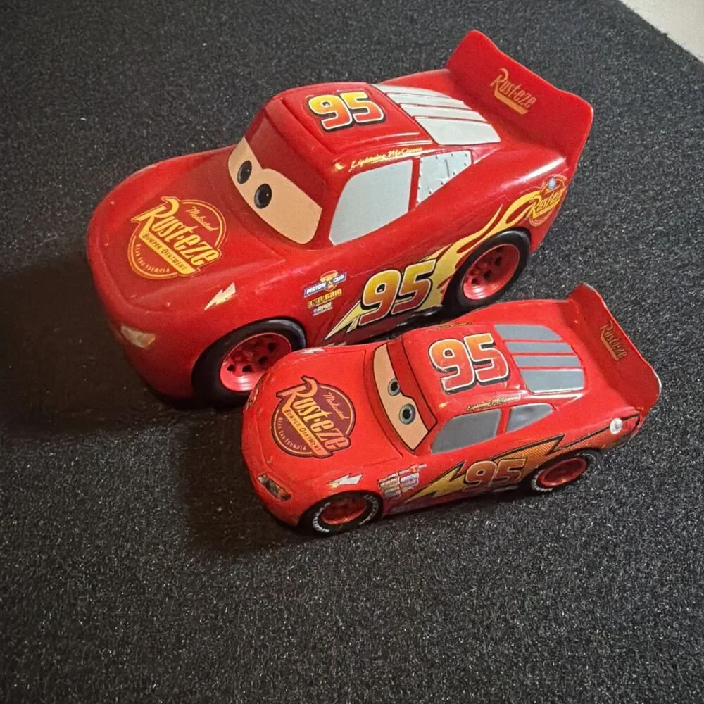 2 Disney Pixar Cars Lightning Mcqueen -L